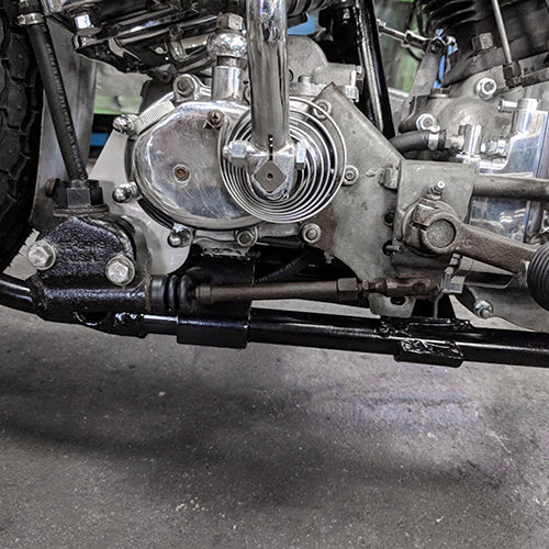 Mid control/master cylinder bracket for 4-speed TM
